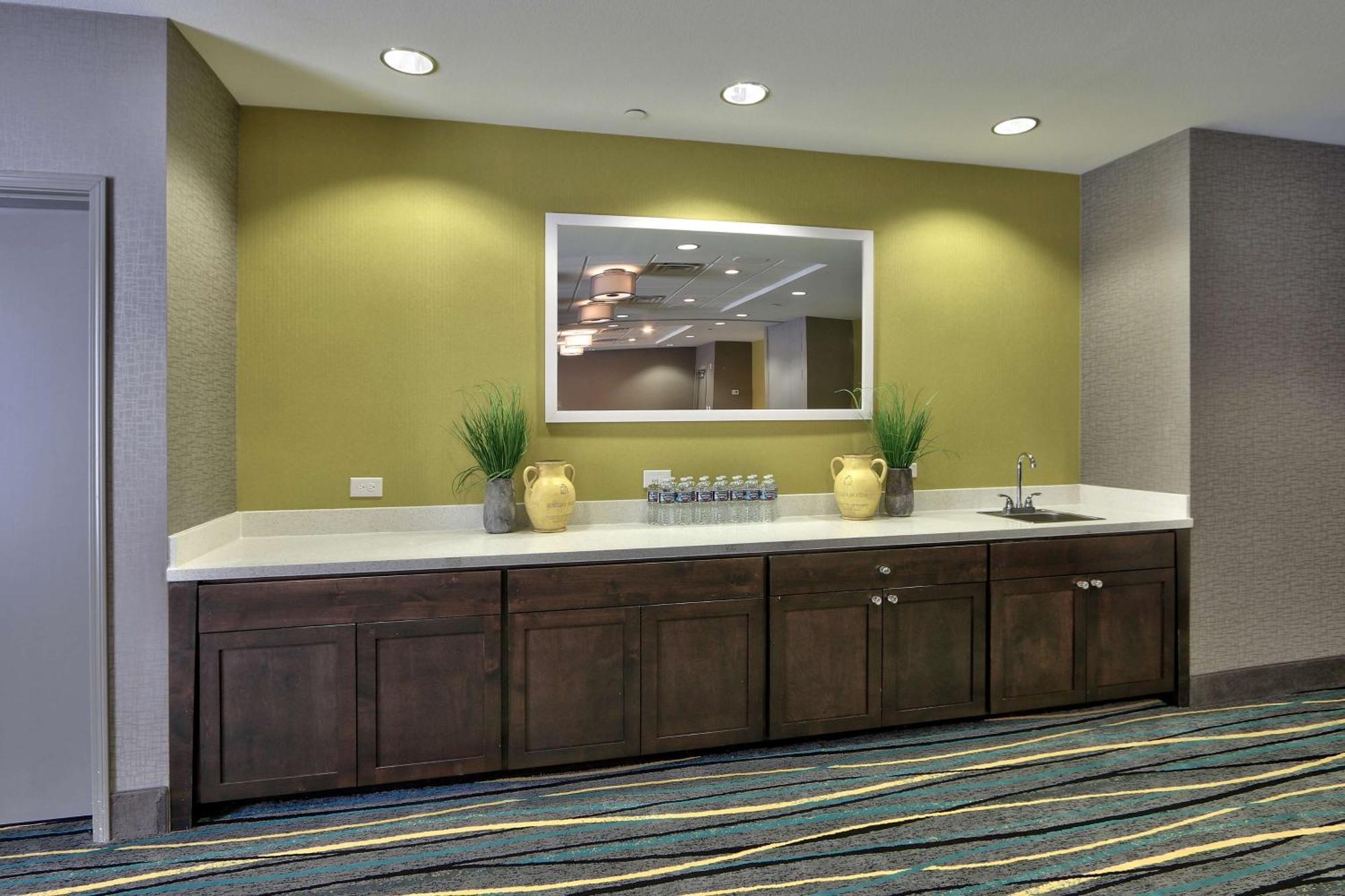 Hampton Inn & Suites Albuquerque Airport Exterior photo