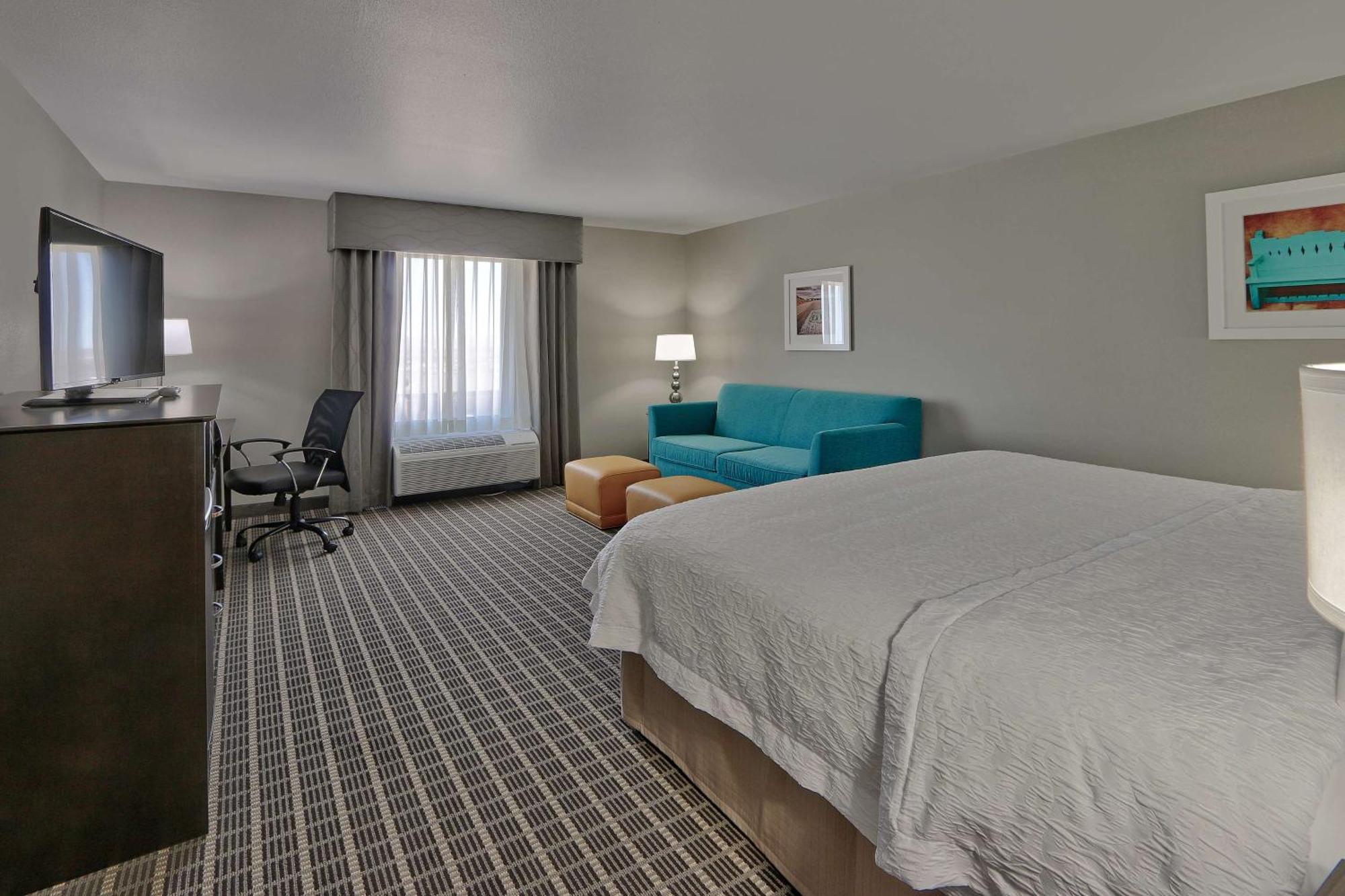 Hampton Inn & Suites Albuquerque Airport Exterior photo