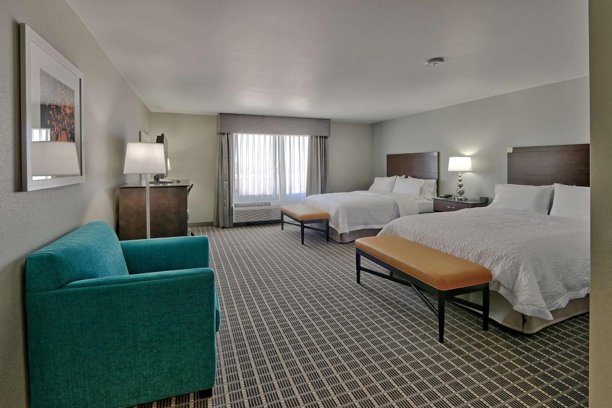 Hampton Inn & Suites Albuquerque Airport Exterior photo